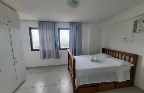 Confortável apartamento com 2 quartos, sendo um suíte, varanda, ampla sala, cozinha área de serviço e banheiro social - Foto 23