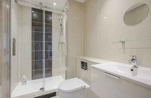 Luxurious City Centre Apartment in Chelmsford with Sky TV, Sports, Movies & Netflix - Foto 8