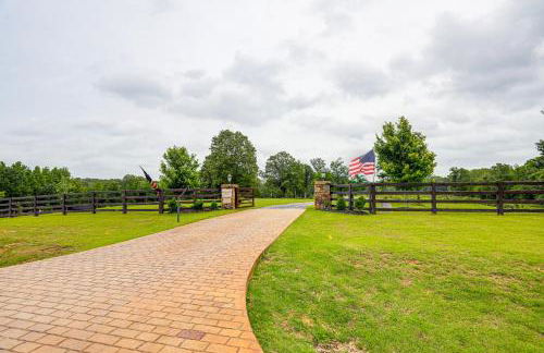Farm and Lake Views Rural Mississippi Loft Apt - Foto 24