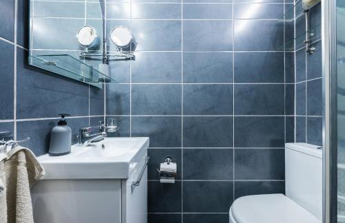 Amazing Apartment Pallini - Near Airport & Metro - Foto 21