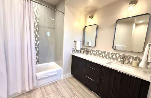 Timber & Tin H 2Bed 2Bath w Pool & Rooftop Deck - Foto 17