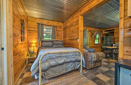 Wright City Cabin with Fire Pit and Forest Views! - Foto 5
