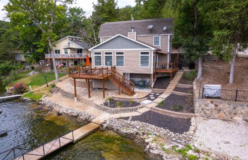 Charming Waterfront Cabin - Sleeps 10 - Photo 6