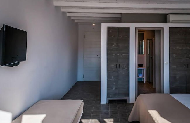 Milia Gi Suites - Photo 21