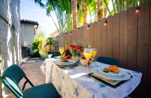 Elegant 4BR Home Guest House Private Yard - Foto 53