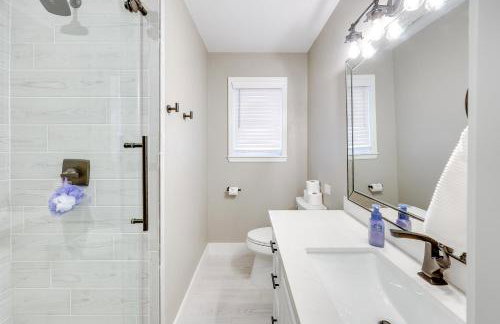 Deck and Views Spacious Lake House Escape - Foto 19