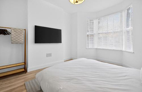 Stunning 2 Bedroom Apartments - City Centre Location, Free WiFi, Free Parking, Spacious Accommodation, Comfort and Style, Freshly Rennovated - Foto 13