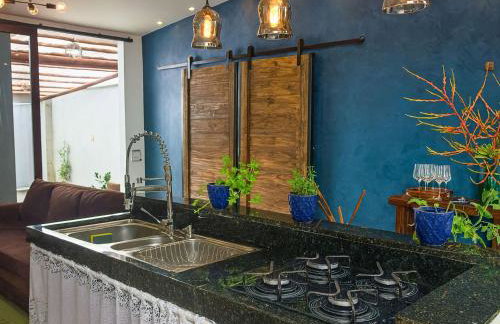 Casa Privativa 2 Quartos em Condomínio, Suite com Cama King e Closet, Quarto de Casal, Ar, Wi-Fi, Cozinha Completa e Garagem - Foto 28