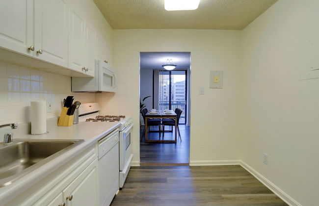 Stay with Comfort in Crystal City - Foto 11