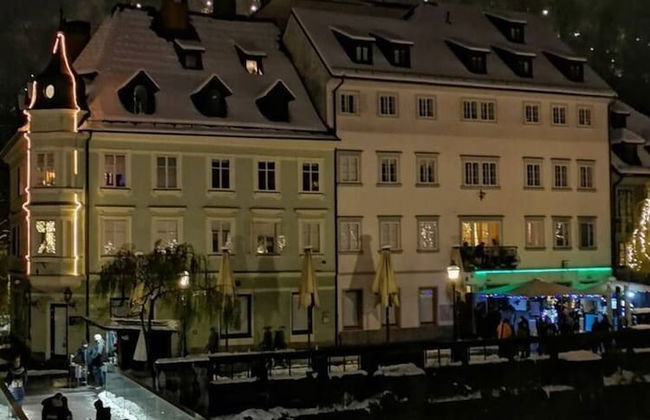 Ljubljana Riverbank Apartment in City Centre! - Photo 18