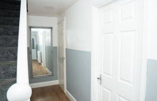 Stylish 3 bed house with free parking - Foto 18