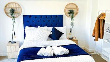 City Centre 3 Bedroom House Sleep upto 9 Guests with Garden and Parking - Foto 2