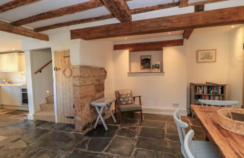 April Cottage - Photo 8