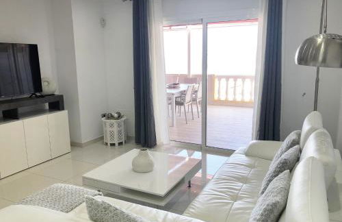 Apartamento con impresionantes vistas y piscina - Foto 3