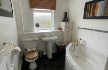 Spacious House Near Cambridge - Free Parking and Garden - Foto 12