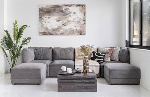 April Sale! 4 BR - Private Pool, Grill, Soaking Tub, Near Coral Gables & MIA Airport - Photo 28