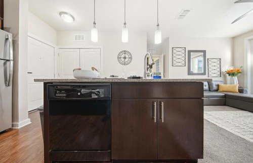 Stylish 2BR w Balcony, Pool & Pet-Friendly #15 - Foto 21