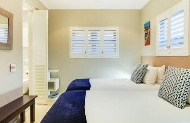 Secure Holiday Apartment w Private Pool Calico - Photo 18