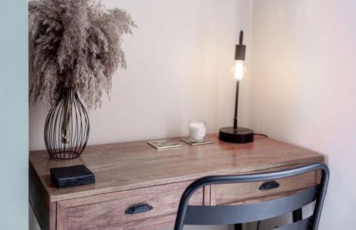 Stunning Townhouse with Large Garden - Sleeps 8! - Photo 34