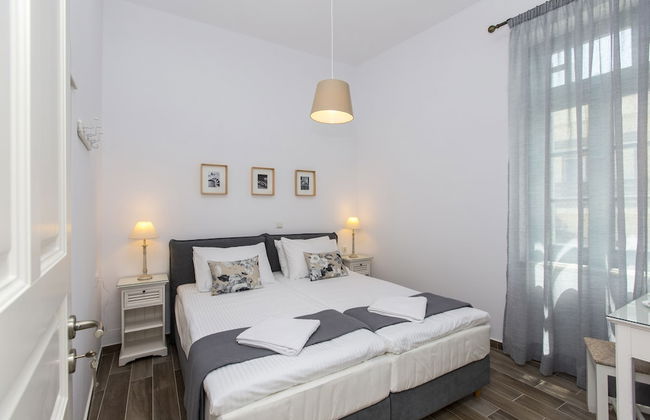 Castle Mansions - Photo 9