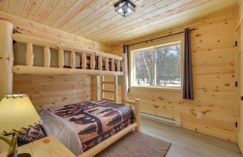 Fish, Swim, Play Voyagers Family Cabin with Yard - Foto 17