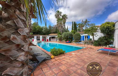 MAS M - Villa d'exception - Piscine - Jeux Enfants - BBQ - Plancha - Cheminée - Calme - 5 Chambres - SUDSEJOURCONCIERGERIE - Foto 14