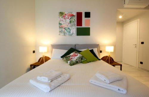 Parrots & Palms - Photo 22