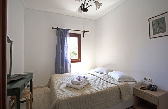 Birds Villa Apartments with Heated Pool - Including Car and Breakfast - Photo 4