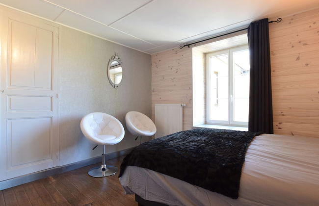 Lavish Holiday Home in Chassepierre With Terrace - Photo 7