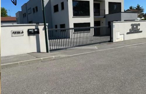 Maison TESLA aéroport gare cnpe rte Golf de Lyon - Foto 18