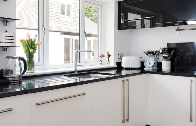 Stunning 5BR Home With Pool - 5 min to Beach - Foto 9