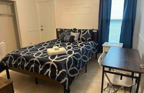 Master Bedroom w Pvt Bath in shared home - Foto 10