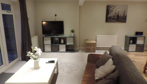 4 Bed Farnborough Air Accommodation - Foto 2