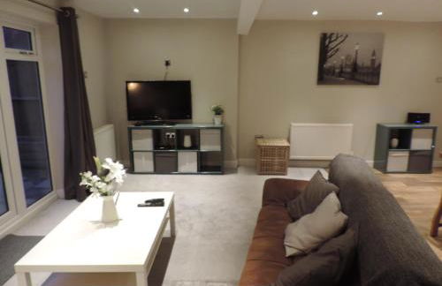 4 Bed Farnborough Air Accommodation - Foto 2