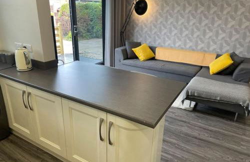 Modern 2BR Flat in Sale - Peaceful Stay in M33 - Great Transport Links - Photo 20