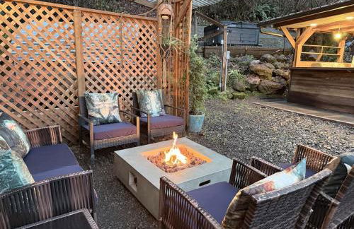 Enchanted Hollow- Cozy, Romantic Woodland Getaway - Photo 26