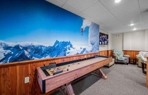 Walk to Village! Stunning timber chalet! Hot-Tub, Bonfire & more! - Foto 5