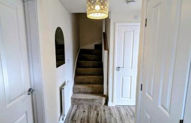 Modern Comfy 3 Bed Home - Free 2 space driveway - Free road parking - Free Netflix - Foto 58