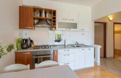 Gorgeous Apartment In Umag With Wifi - Photo 6