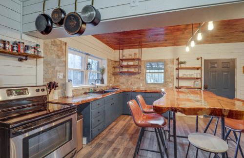 Rural Outdoor Oasis! Edgemont Cabin with Fire Pit - Foto 2