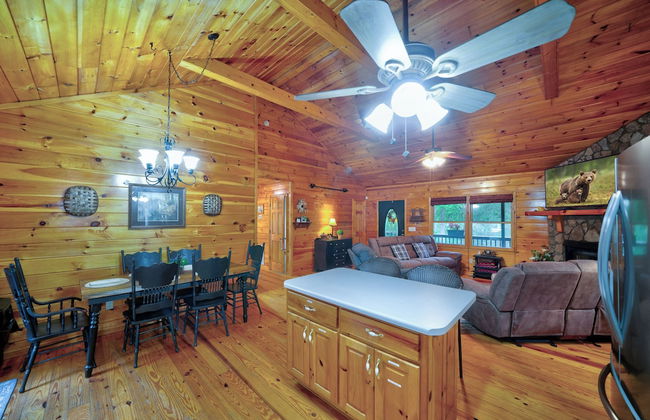 2 Bedroom Home in Ellijay! Private Hot Tub and Sunset Views - Foto 7