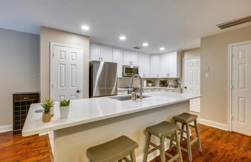 Modern Woodlands Townhome with Spacious Yard and Patio - Photo 8