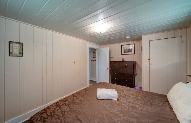 Moonshiner's Cabin Minutes From Two Wheels! - Foto 3