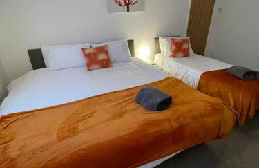 Wardown Place - Spacious 3 Bed House available for short term or long term Rental - Foto 18