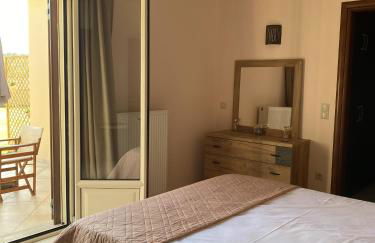 House with Garden in Peratata - 10' from City Center - Photo 8