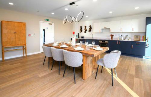 2-Bedroom Modern apt with Gym, roof terrace, Free Parking and 3 min walk to train st - Foto 26