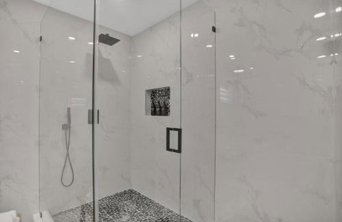 Modern 4 Bedroom -Kosher - Heated Pool - Game Room - Foto 10