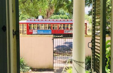 4BR 3 BA HUGE, Balcony, Cemetery, Streetcar sleeps 8! - Photo 1