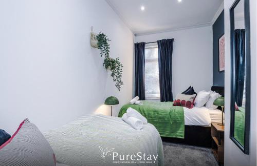 BIG House for Business Stays in Barnsley with 6-bedrooms & 8 Beds by PureStay - Foto 9