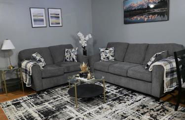 The E-Town Retreat 2BR townhouse close to Downtown - Foto 1